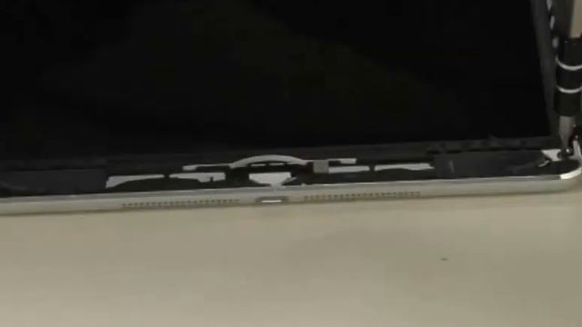 How To Crack Open The iPad Air and Gives You a Tour of the Redesigned Interior. смотреть онлайн