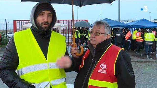 Gilets jaunes et gilets rouge de la CGT bloquent le terminal Ruby à Grand-Quevilly смотреть онлайн