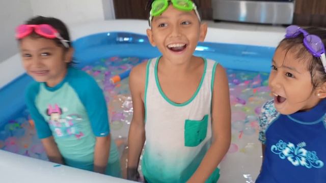 UN DÍA EN LA PISCINA | Guzmancitos