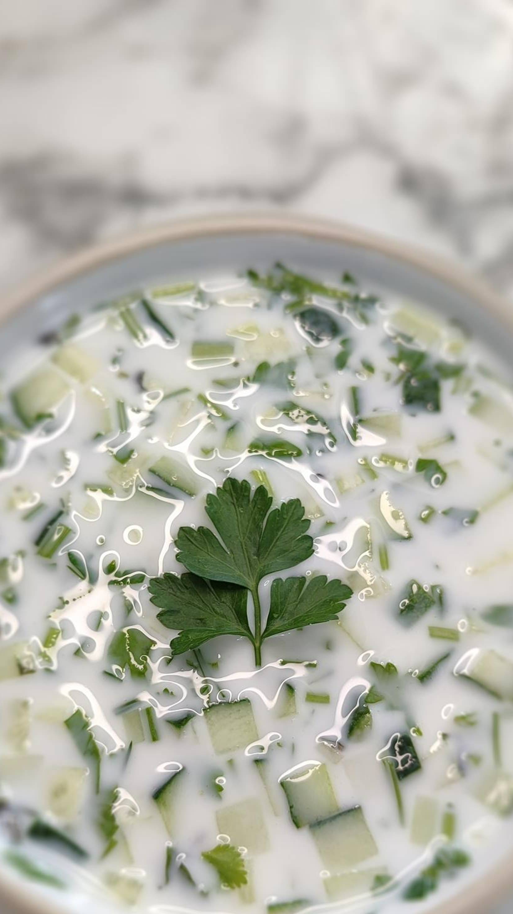 Это просто освежающая бомба! Утоляет жажду, бодрит и освежает. Из трех продуктов, за три секунды!