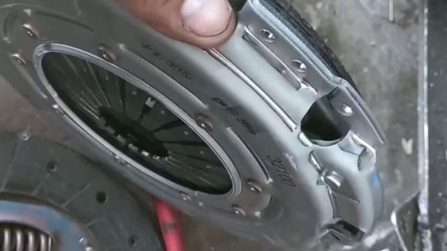 Kia Rio 2010 model replace clutch lining, presure plate, release bearing смотреть онлайн