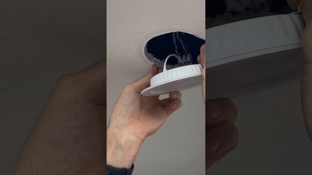 ? Процесс установки одной из панелей серии SLIM IRON от бренда truEnergy в гипсокартонный потолок смотреть онлайн