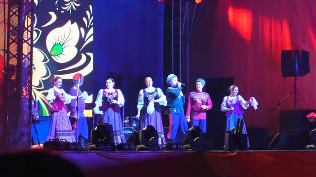 "Казаки России" на дне города в Липецке. Прославленный ансамбль поздравляет задорными песнями смотреть онлайн