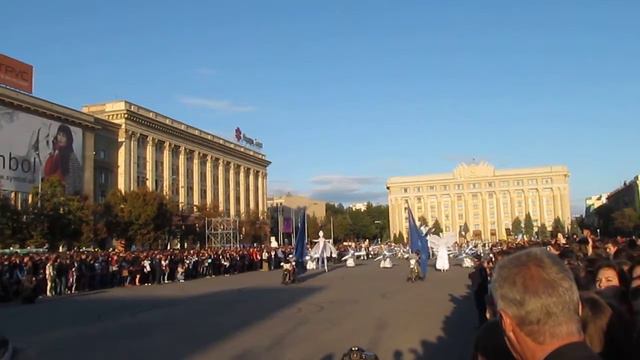 Инопланетяне Парад вузов Площадь Свободы Харьков 1 сентября 2013 года смотреть онлайн