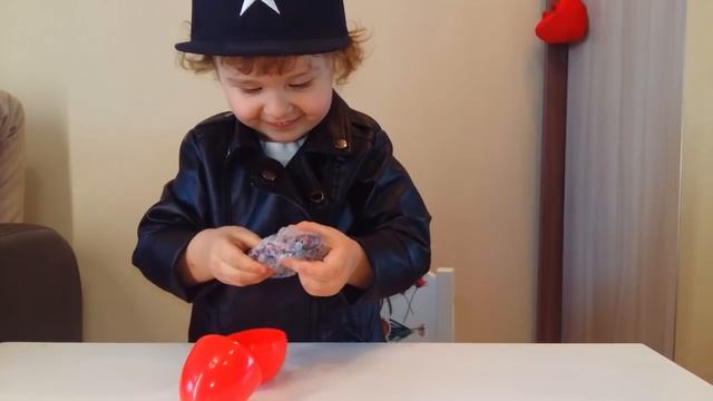 Машинки ВЕЛЛИ WELLY Саша открывает яйца с сюрпризами машинками велли. Для мальчиков. MirSash