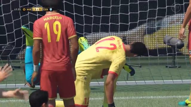 FIFA 17 Навес с центра поля