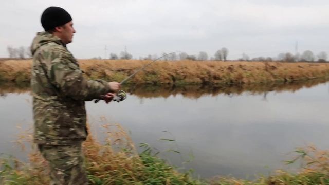 РЫБАЛКА НА РЕКЕ ИЖОРА | ЛОВЛЯ НА БЛЕСНУ, ВОБЛЕР И МЯГКУЮ ПРИМАНКУ смотреть онлайн