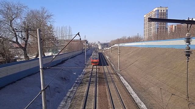 ЭД4МК-0025 сообщением Новосибирск-Главный - Искитим делает остановку на о.п Речной вокзал. смотреть онлайн