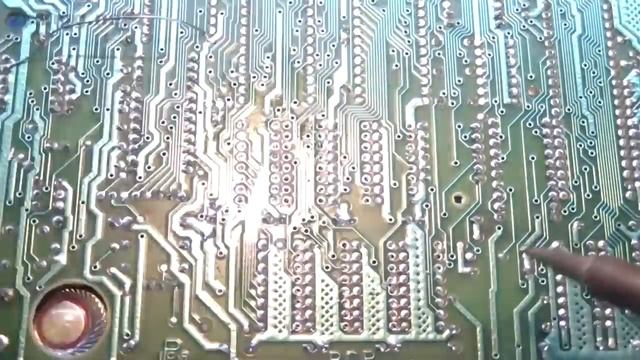Removing Components from a Double-Sided Through-Hole Plated (ZX Spectrum) Circuit Board смотреть онлайн