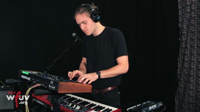 Little May - "Remind Me" (Live at WFUV) смотреть онлайн