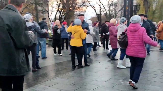 ТЕЧЕ РІКА-ПЕЧАЛЬ! ТАНЦЫ ХАРЬКОВ УКРАИНА НОЯБРЬ 2023 #kharkiv #dance смотреть онлайн
