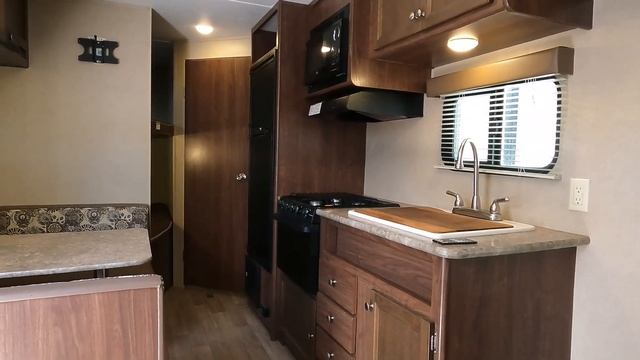 SOLD! 2017 Coleman Lantern Series 274BHS Travel Trailer, BUNKS, Sleeps 10, 4,800 pds, NICE!! $17,90 смотреть онлайн