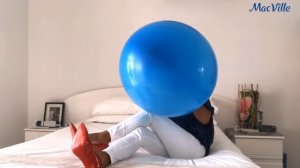 Giant Blue Balloon ? Blowing and Playing with a 36" (90cm) Balloon!!