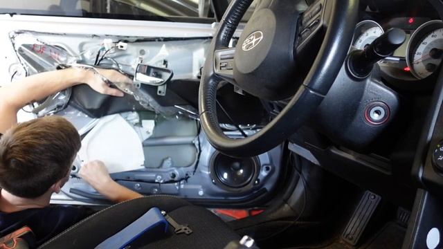 How to replace driver door window glass on a Subaru Impreza смотреть онлайн