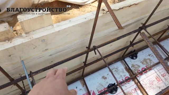 Заливаем монолитную ленту фундамента // Строительство фундамента. смотреть онлайн