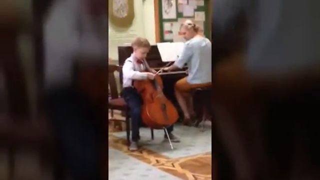 Как я играю на виолончели😃 смотреть онлайн