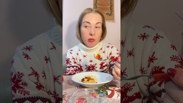 Мукбанг: у мамы. Борщ, макароны с котлетой смотреть онлайн