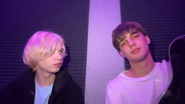 🔘 [#Стрим] • #Иван_Стариков (@ivanstarmusic) 👱 & @ecolemusic_ 🎵  → #поют 🎤, #болтают 💬  | 16.10.202