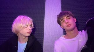 🔘 [#Стрим] • #Иван_Стариков (@ivanstarmusic) 👱 & @ecolemusic_ 🎵  → #поют 🎤, #болтают 💬  | 16.10.202