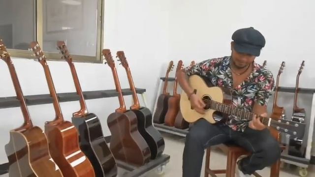 Checking Out Different Guitars, at a Guitar Factory In China смотреть онлайн