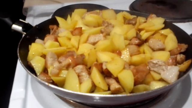 Вкусный Ужин/Жаренная картошка с мясом и луком/Готовим дома быстро и просто смотреть онлайн