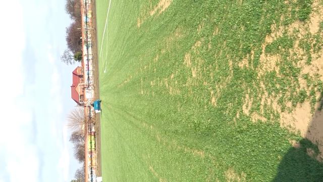 Укладка искусственной травы ,бункер для засыпки песка и крошки. смотреть онлайн