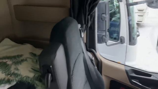 Обустроил кабину Mercedes-bens Actros