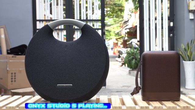 Harman Kardon Onyx Studio 5 VS B&O Beoplay P6 SOLO l Harman kardon hay B&O hơn ??? смотреть онлайн