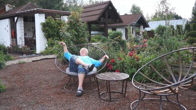 Кресла Papasan в саду у Елены Савиной смотреть онлайн