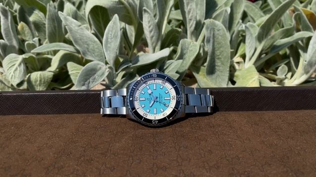 Breitling SuperOcean 44 mm Tiffany Turquoise dial смотреть онлайн