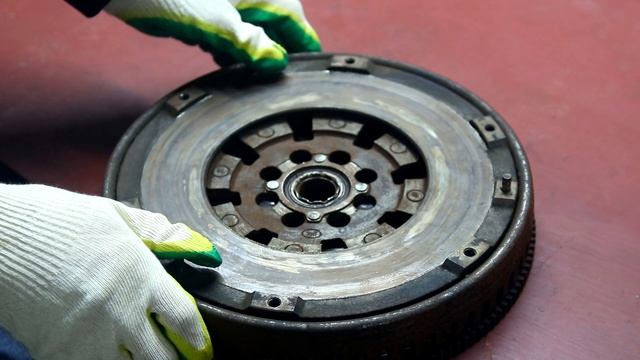 Как проверить двухмассовый маховик? Ремонт и возможные поломки. смотреть онлайн