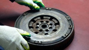 Как проверить двухмассовый маховик? Ремонт и возможные поломки.