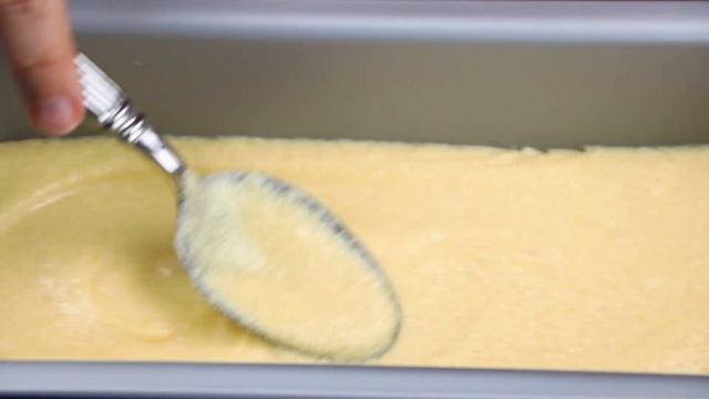 Яблочный пирог-хлеб с корицей и сочными кусочками смотреть онлайн