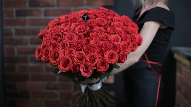 Букет из 101 розы ярко-красного цвета (Эквадор) смотреть онлайн