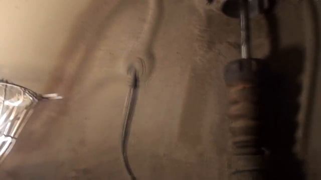 ЗАМЕНА ЗАДНИХ АМОРТИЗАТОРОВ VW JETTA 6/REPLACEMENT OF REAR VW JETTA 6 AMORTIZERS смотреть онлайн