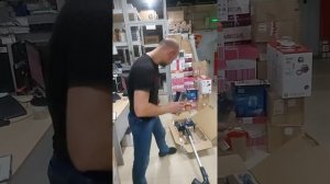 Видео обзор: вертикальный пылесос Samsung Jet 60 VS15A6031R5