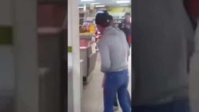 Угар)) Мужик говорит с отражением в зеркале) смотреть онлайн