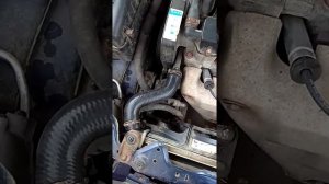Замена верхнего патрубка радиатора daewoo lanos #lanos #заменапатрубка #ремонтlanos #daewooLanos