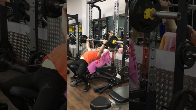 Общий МЦ6 Д1 Жим в Смите на наклонной 3 дроп-сета смотреть онлайн