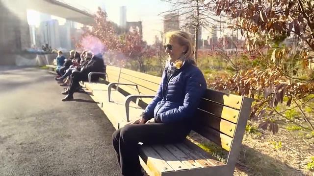 Henes USA Cool Grandma Commercial смотреть онлайн