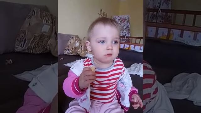 Первая самостоятельная еда ребенка (аж 4 зуба)), детское печенье. смотреть онлайн