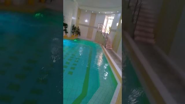 Словакия. Купальни в Бойнице. Разные температуры воды из подземных источников. смотреть онлайн