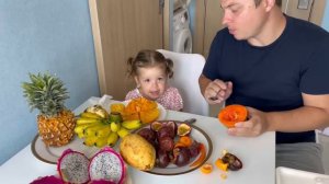 Ника всё делает с папой вместе!