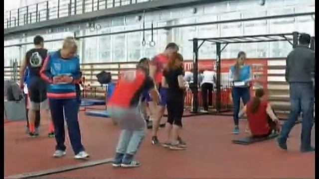 Отжимание, поднятие гири и бег с препятствиями. Как челябинцы сдают нормы ГТО? смотреть онлайн