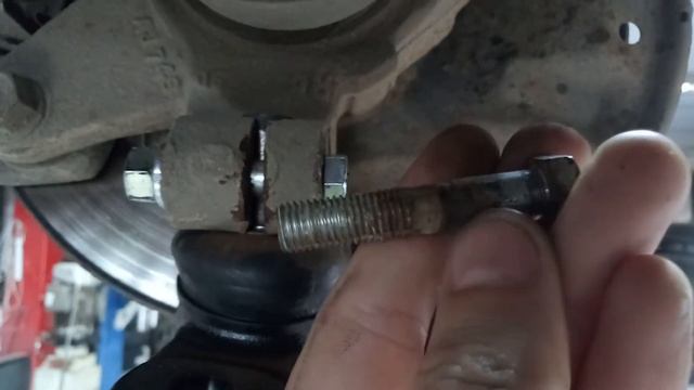 Kia spectra. Нюанс при установке шаровых опор. смотреть онлайн