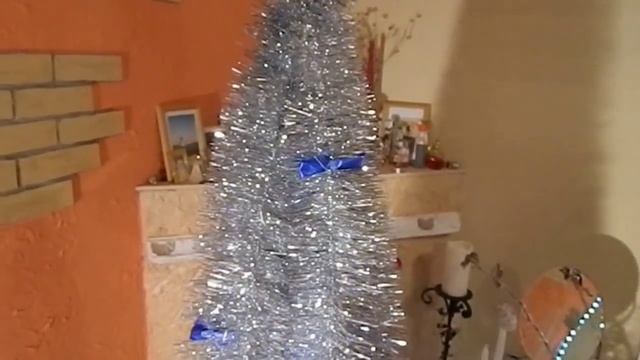 Елка из мишуры./запрос/ смотреть онлайн