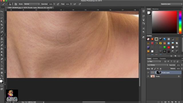Photoshop CC | Quitar granos y manchas de la piel | Tutorial Español смотреть онлайн