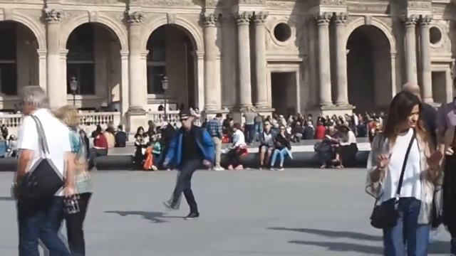 JaNuaRy: Tour In Paris (Melbourne Shuffle) смотреть онлайн