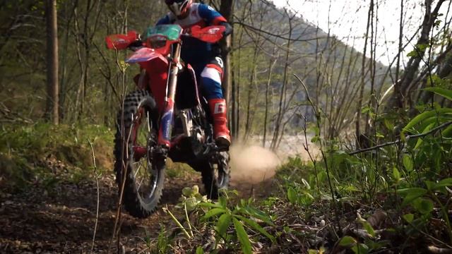 The best of Akrapovič exhaust systems for the Honda RedMoto World Enduro Team смотреть онлайн