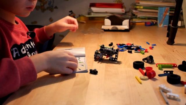 Сборка LEGO Technic 42102 своими руками смотреть онлайн